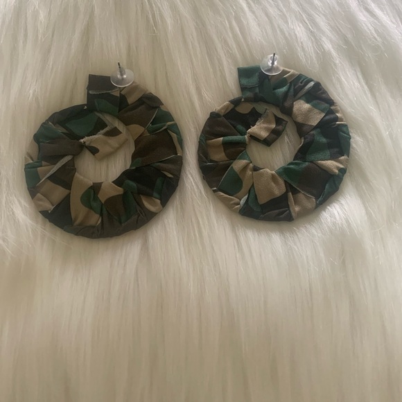 Camo hoop casual wear earrings - Picture 2 of 2